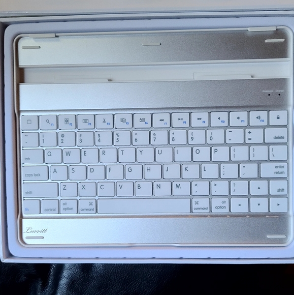 Luvvitt NEW wireless keyboard for i-pad white&silver - Picture 2 of 6